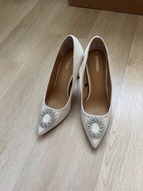 Express Ivory Pointed-Toe Heels with Crystal Rosette
